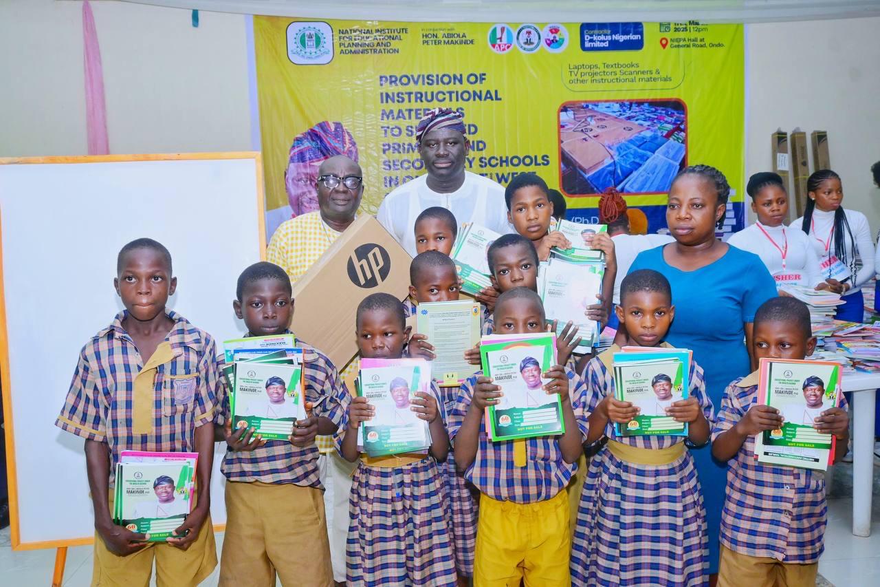 Makinde facilitates empowerment scheme for schools, students