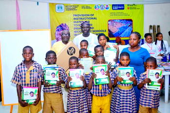 Makinde facilitates empowerment scheme for schools, students
