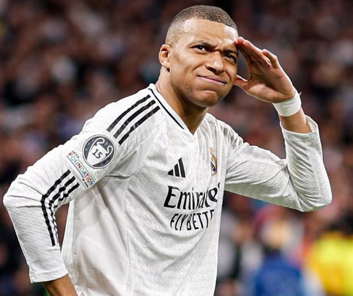 Mbappe hospitalised with stomach bug