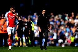 Arsenal draw at Everton to edge Liverpool closer to Premier League title