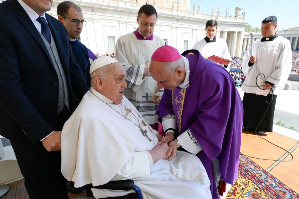 Recovering Pope makes surprise appearance with crowd at Vatican square