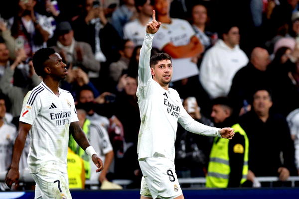 Valverde stunner saves Real Madrid title hopes against Bilbao