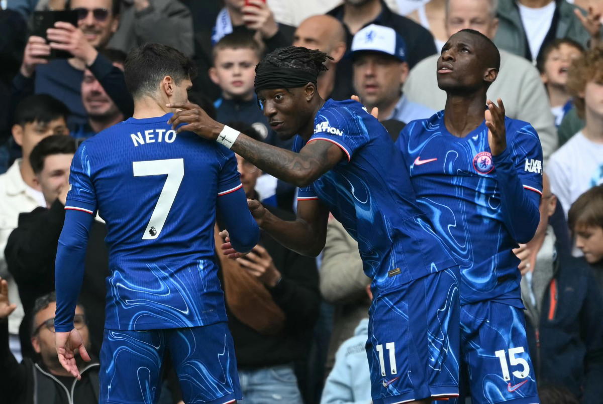 Jackson ends drought as Chelsea beat Everton to boost top five push