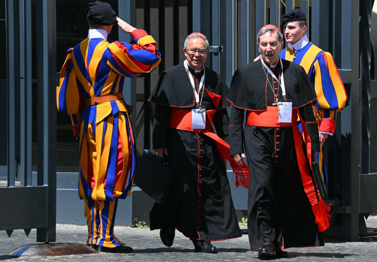 Cardinals lay groundwork for conclave, hope for quick vote
