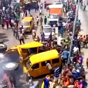 Gridlock on Apapa-Oshodi Expressway as fallen truck causes multiple accidents