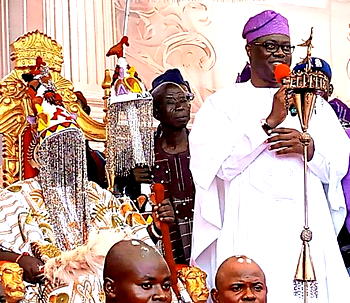 Video: Oba Owoade crowned 46th Alaafin of Oyo