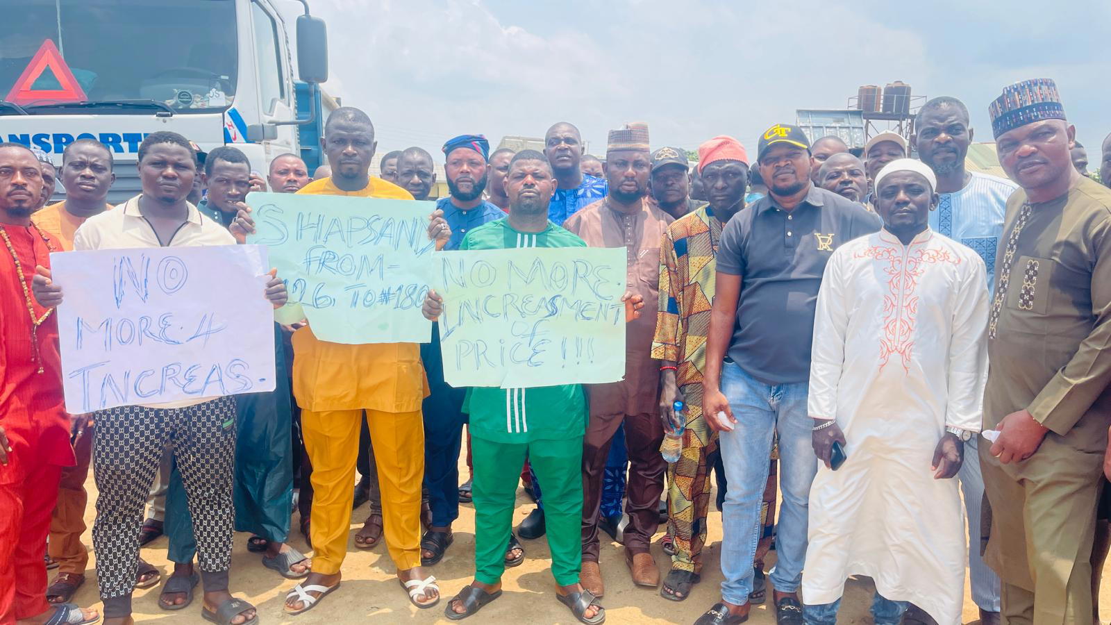 Truck owners and dredgers clash over price ‘sharp sand’ in Lagos