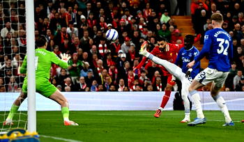 Liverpool beat Everton as title looms, Man City win without Haaland