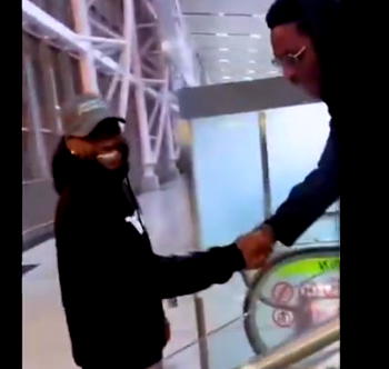 Video: Moment Davido meets Moses Bliss at airport, calls his songs ‘healing’