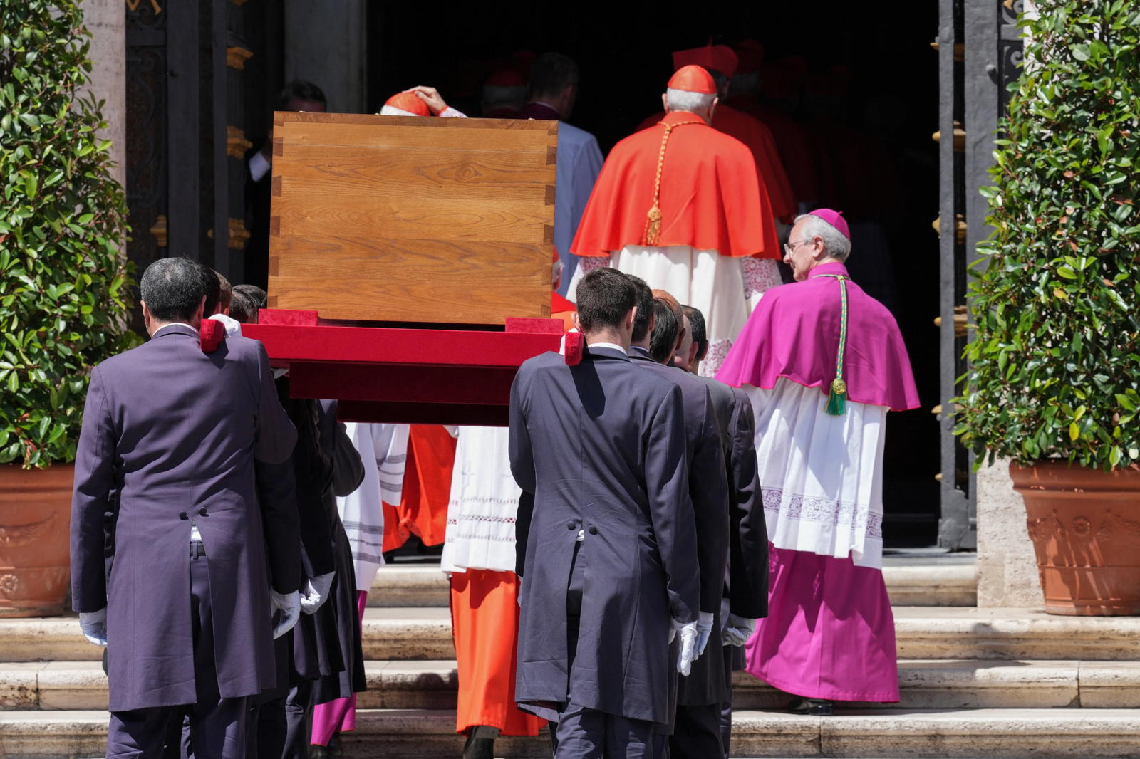 Pope Francis’ body reaches final resting place