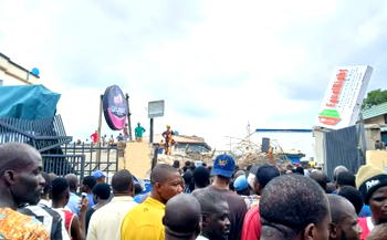 Building housing restaurant collapses in Lagos, many feared dead