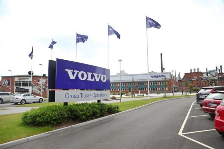 Volvo Group profit slumps on tariff uncertainty