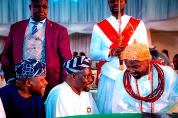 Adedotun Olaoluwa extends birthday congratulations to Olu of Warri