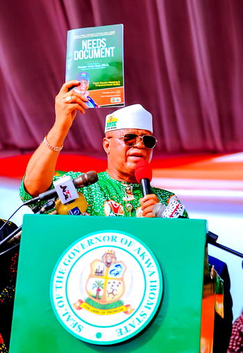 Gov Eno empowers Oron farmers, entrepreneurs with N335 million