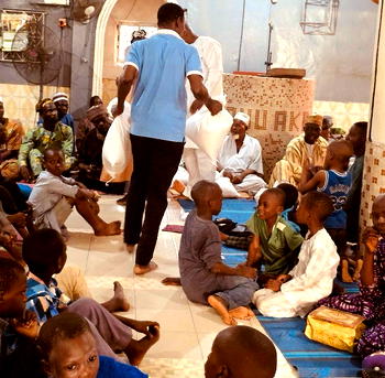Tevah Foundation feeds 800 people in Ramadan charity drive