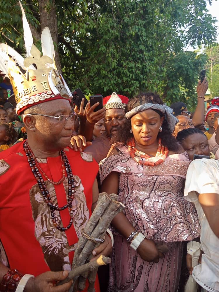 Igwe Aloysius Chidozie takes traditional oath of office as Akajiofo of Ntu-egbenese clan