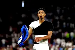 ‘How long will this continue?’ – Fans urge surgery as Bellingham’s shoulder seen strapped