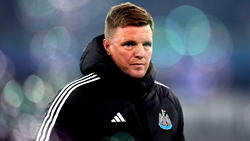 Newcastle’s Howe swerves Slot’s ‘smaller club’ jibe over Isak transfer