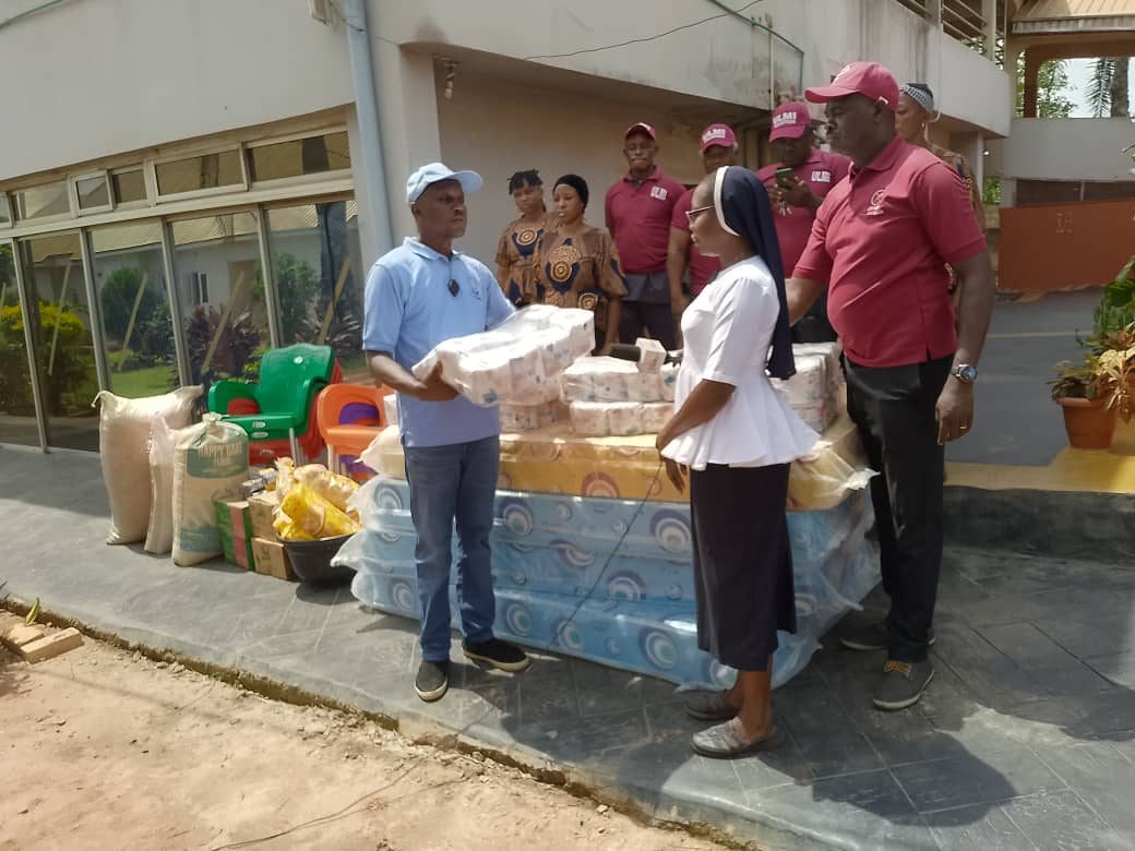 Group donates foodstuffs to orphanages, elderly homes in Uromi at Easter