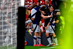 Europa League: Manchester United cruise past 10-man Athletic as Fernandes scores twice