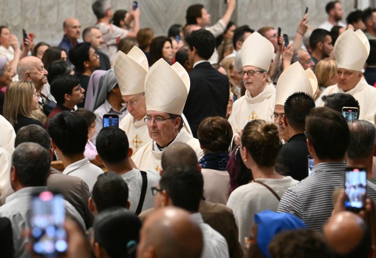 Cardinals hold last mass before conclave to elect pope