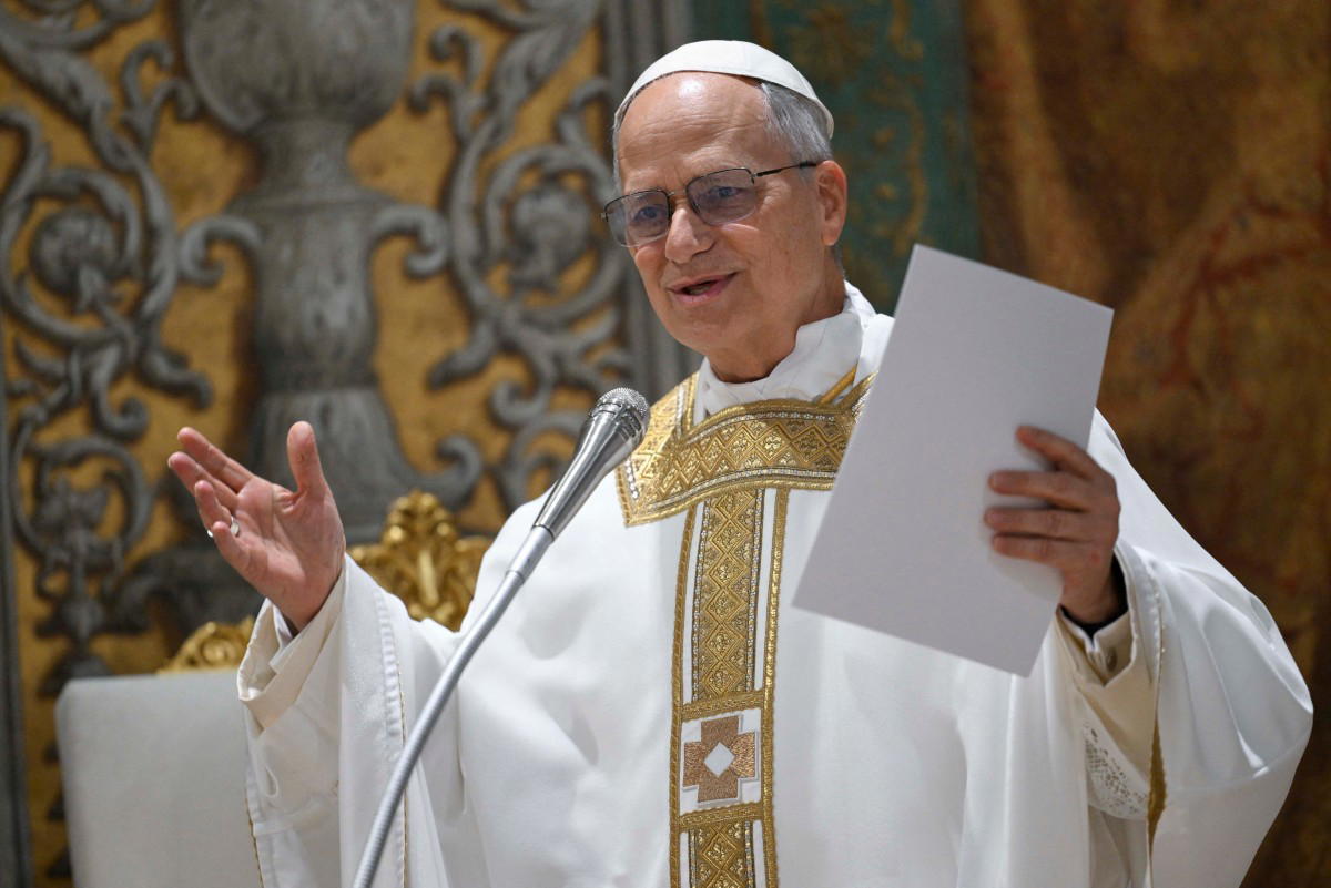 Pope offers to mediate between world leaders to end wars
