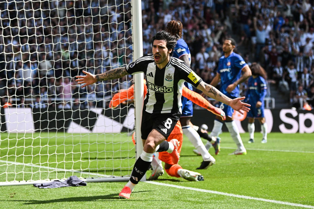 Premier League top-five hopefuls battle for Champions League riches