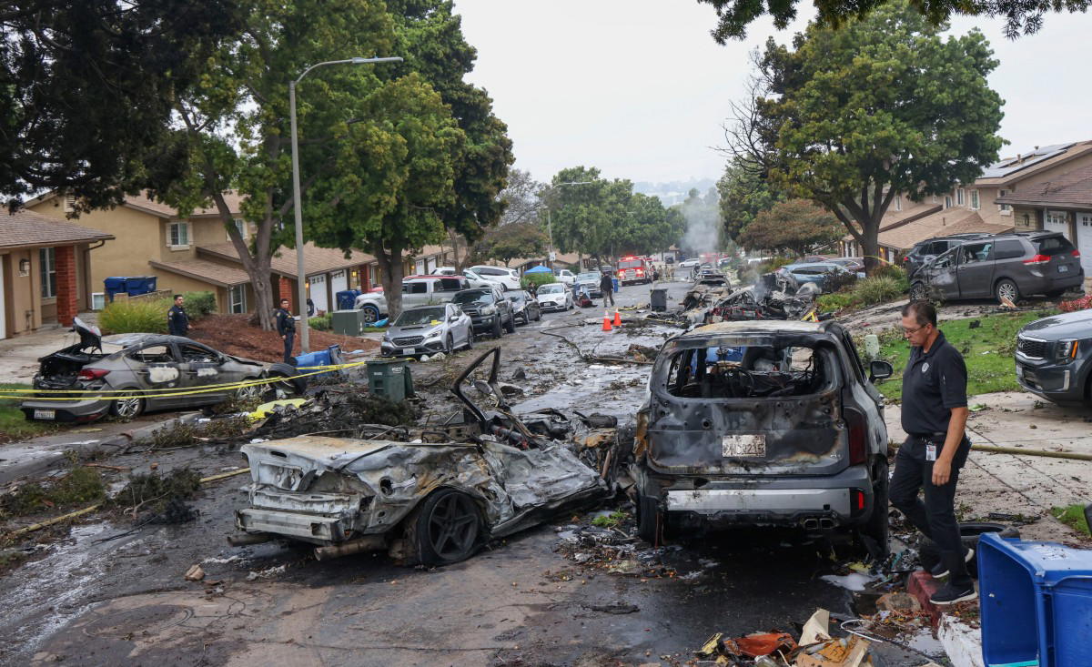 Pilot, all passengers killed in San Diego plane crash