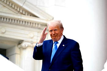Bitcoin hits new record after Trump pushes for Fed rate cuts