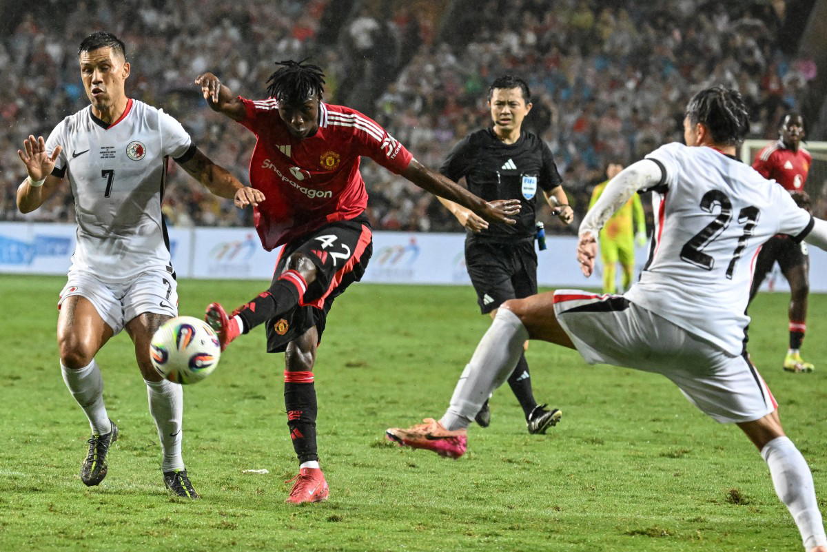 Fernandes starts as Man Utd fight back to win in Hong Kong