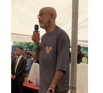 Panic as Lagos ALGON chairman, Alabi, slumps at APC stakeholders’ meeting