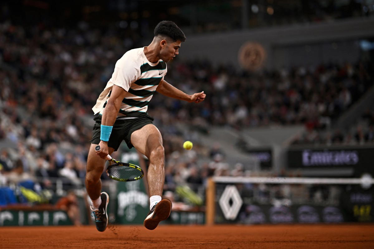 Alcaraz, Swiatek win at French Open as Sabalenka eyes third round