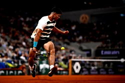 Alcaraz, Swiatek win at French Open as Sabalenka eyes third round