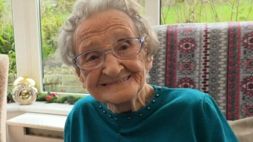 English woman becomes world’s oldest person at 115 English woman becomes world’s oldest person at 115