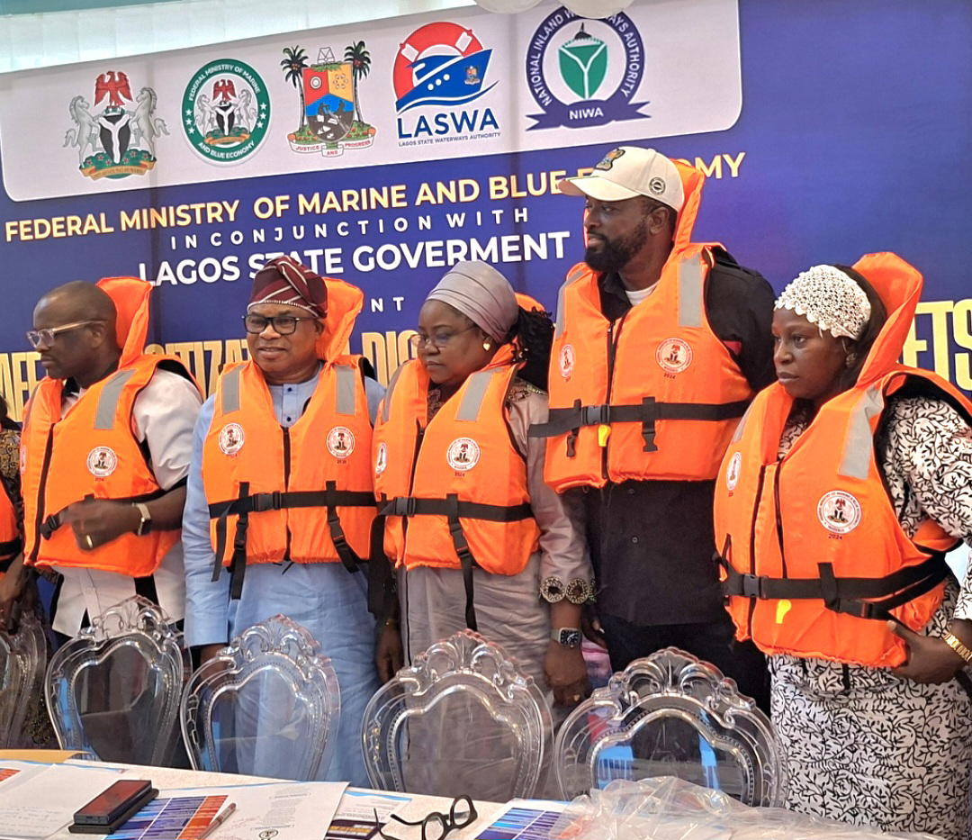 Boat mishaps: FG presents 3,500 life jacks to Lagos waterways authority