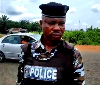 Outrage as policeman demands ₦5,000 or fuel from motorists over suspended ECMR