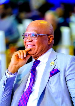 Defection Drama: Gov Eno declares ‘It’s time to move’; Akwa Ibomites shout ‘No!’
