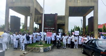 Protest erupts in Calabar over arrest of UCTH nurses after patient’s death