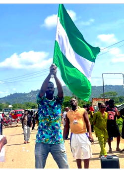 Youths block highway in Edo, protest kidnappings and poor infrastructure