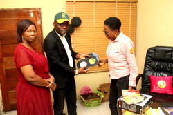 Family of late NTA’s Kola Muyi donates rare music collection to MCSN