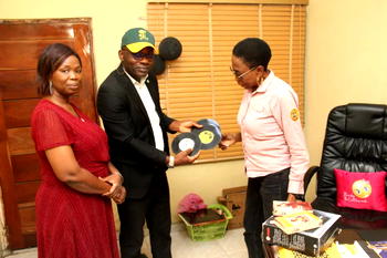 Family of late NTA’s Kola Muyi donates rare music collection to MCSN