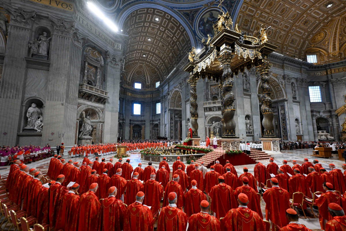 Cardinals locked inside Sistine Chapel as conclave begins