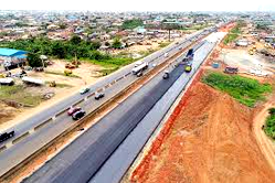 Tipper knocks woman to death on Lagos-Abeokuta Expressway
