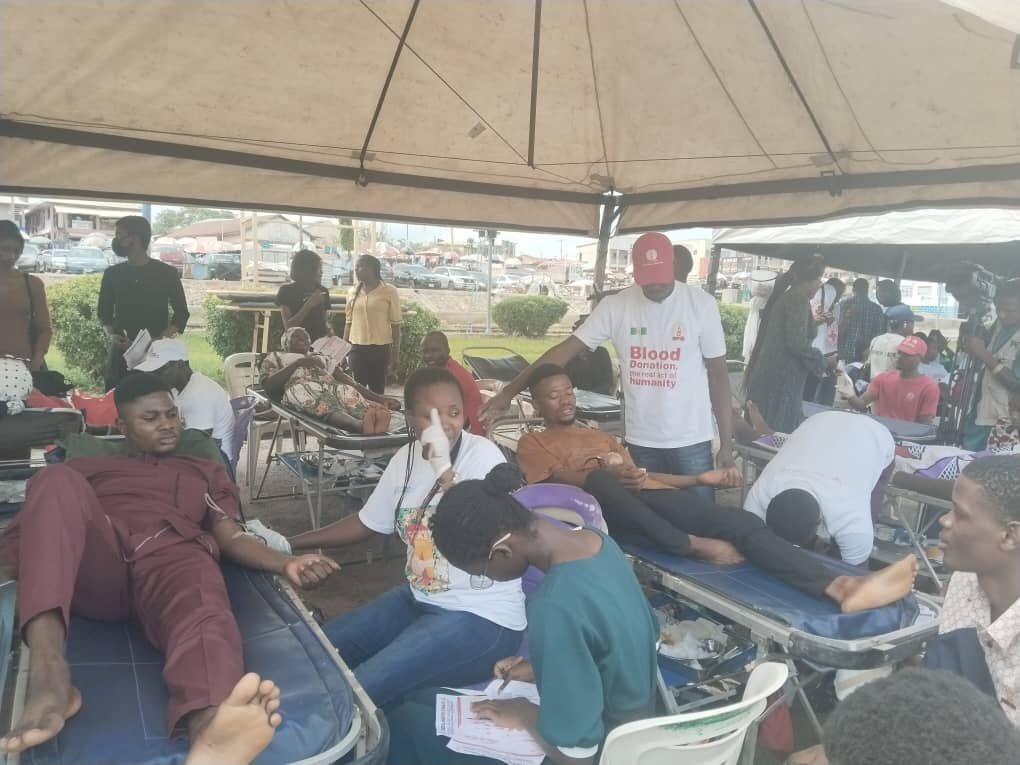 1,000 students, residents donate blood in Osun