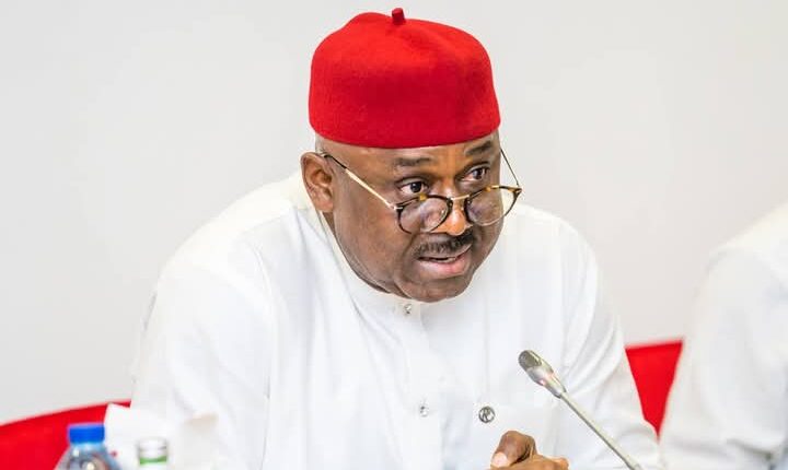 Ebonyi senator awards scholarships to children of deceased APC chieftains