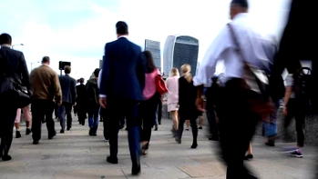 Unemployment rate in UK hits highest in four years as wage growth falls