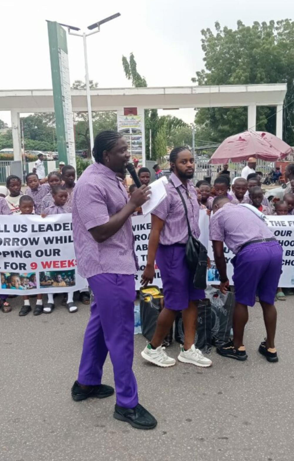 FCT Teachers Strike: VDM organises classes for pupils at FCTA gate