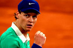 Sinner told to remove banned device minutes before Australian Open clash