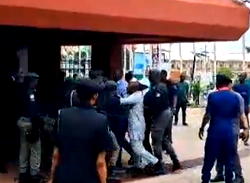 Nigerians react as police allegedly seal PDP national secretariat