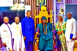 Photos: Pastor Adeboye visits Alaafin
